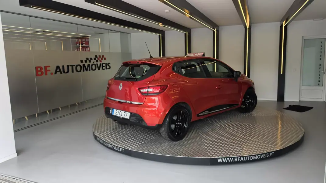 Renault Clio 2014 - 7900 EUR, 194340 km - AUTO.MOTO.pt - 194340km - foto 4 de 47