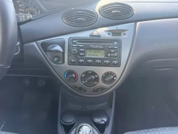 Ford Focus 2004 - 2750 EUR, 155000 km - AUTO.MOTO.pt - 155000km - foto 13 de 24