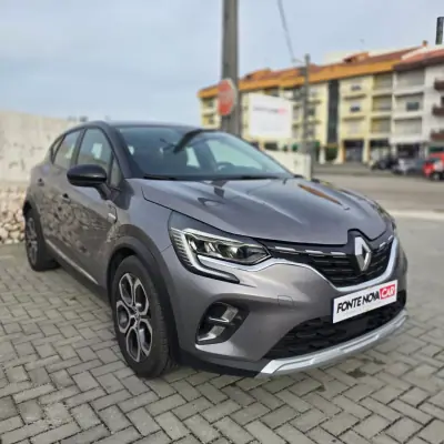 Renault Captur 2021 - 16900 EUR, 35450 km - foto 2 de 21