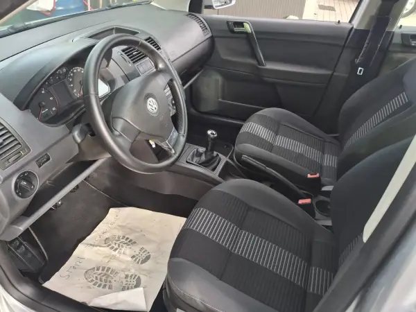 Volkswagen Polo 2008 - 6950 EUR, 245123 km - AUTO.MOTO.pt - 245123km - foto 10 de 14