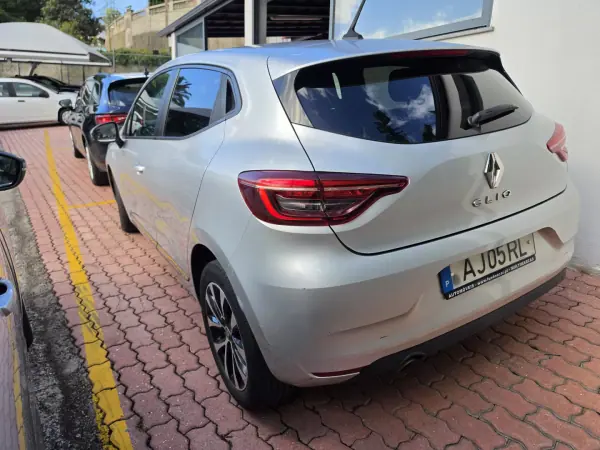 Renault Clio 2021 — foto 2 de 6