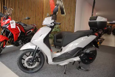 SWM 2026 - 2590 EUR, 1 km - foto 1 de 11