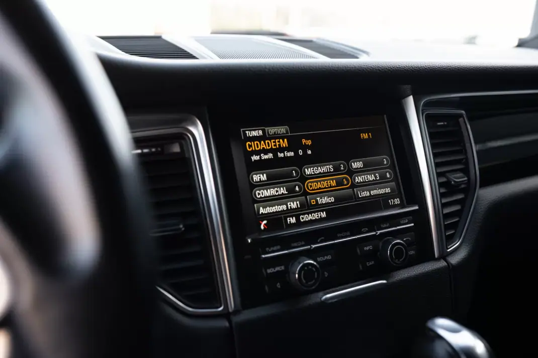 Porsche Macan 2014 - 35600 EUR, 199000 km - AUTO.MOTO.pt - 199000km - foto 33 de 47