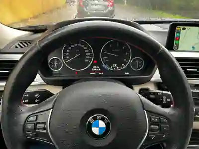 BMW 320 2017 - 18900 EUR, 123250 km - AUTO.MOTO.pt - 123250km - foto 6 de 10