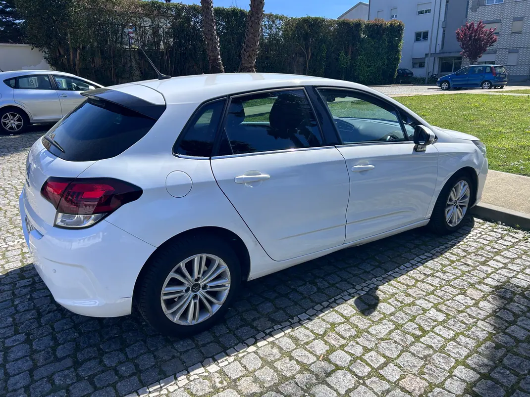 Citroën C4 2016 - 12900 EUR, 108000 km - AUTO.MOTO.pt - 108000km - foto 4 de 10