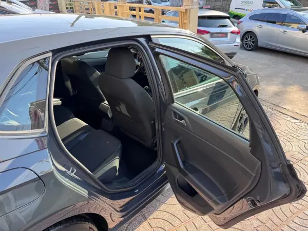 Volkswagen Polo 2018 - 14900 EUR, 186328 km - AUTO.MOTO.pt - 186328km - foto 17 de 32