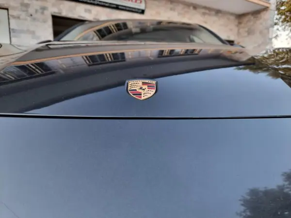 Porsche Panamera Sport Turismo 2018 - 84990 EUR, 147000 km - AUTO.MOTO.pt - 147000km - foto 29 de 50