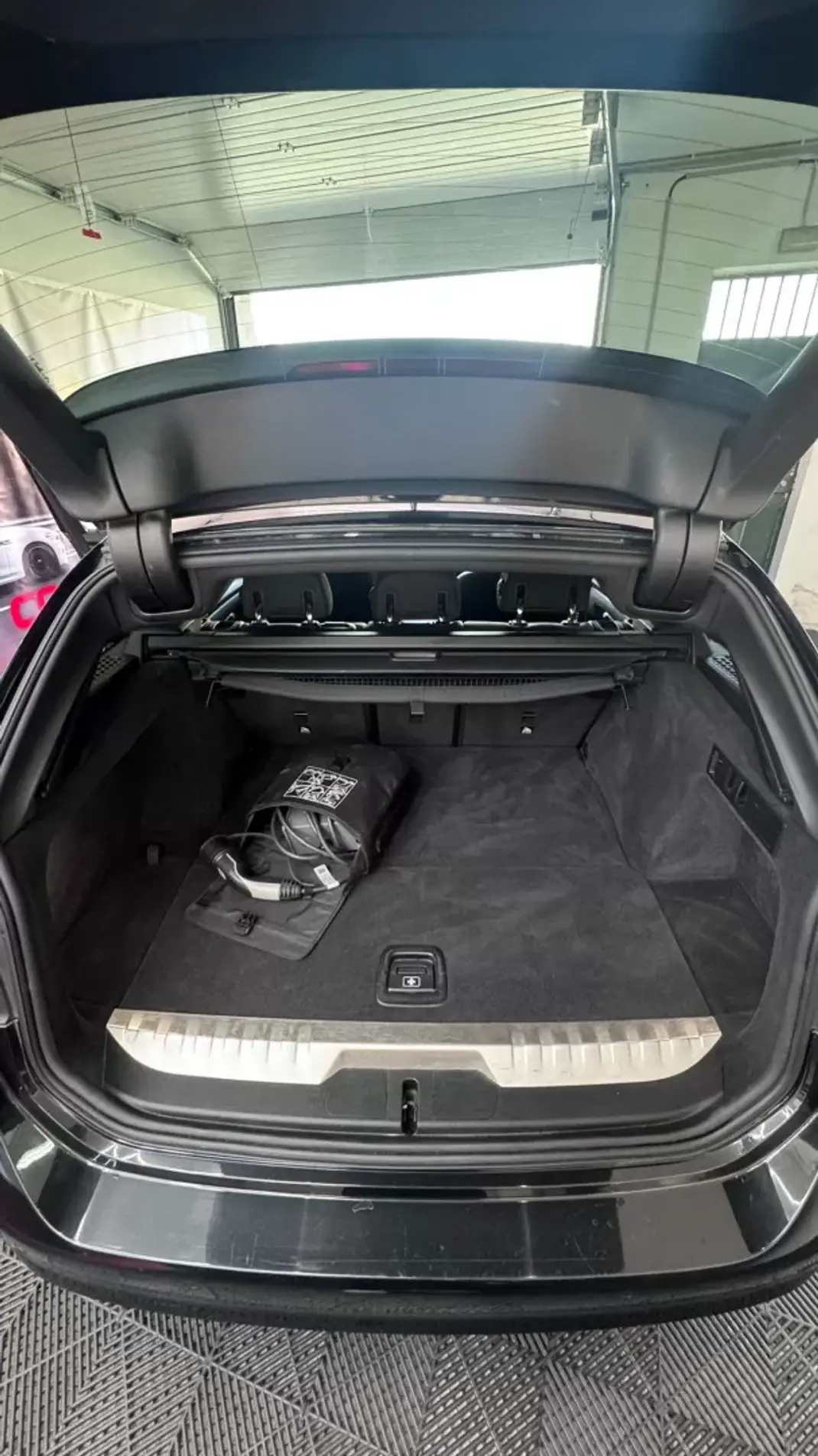 BMW 330e 2021 - 22900 EUR, 213000 km - AUTO.MOTO.pt - 213000km - foto 10 de 13