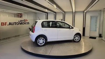 Volkswagen Cross Up! 2013 - 7750 EUR, 154338 km - AUTO.MOTO.pt - 154338km - foto 7 de 47
