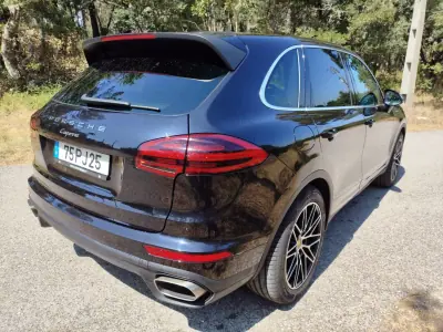 Porsche Cayenne 2015 - 35900 EUR, 206900 km - AUTO.MOTO.pt - 206900km - foto 16 de 27