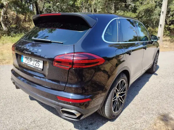 Porsche Cayenne 2015 - 35900 EUR, 206900 km - AUTO.MOTO.pt - 206900km - foto 16 de 27