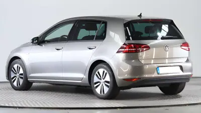 Volkswagen e-Golf 2016 - 9990 EUR, 130000 km - AUTO.MOTO.pt - 130000km - foto 4 de 10