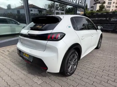 Peugeot e-208 2021 - 16900 EUR, 60530 km - AUTO.MOTO.pt - 60530km - foto 9 de 12