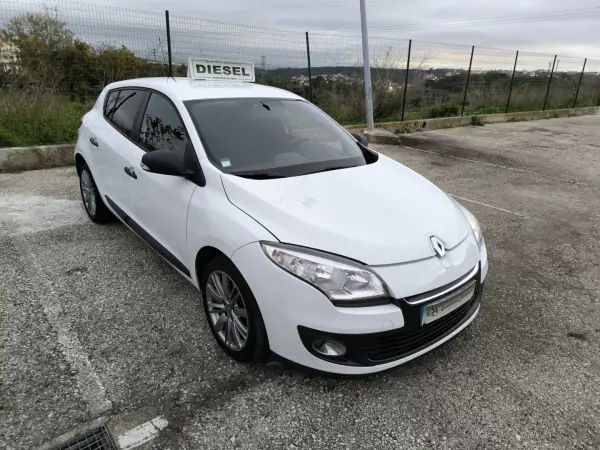 Renault Mégane 1.5 DCI III Hatchback 2013 - 3999 EUR, 317737 km - AUTO.MOTO.pt - 317737km - foto 10 de 50