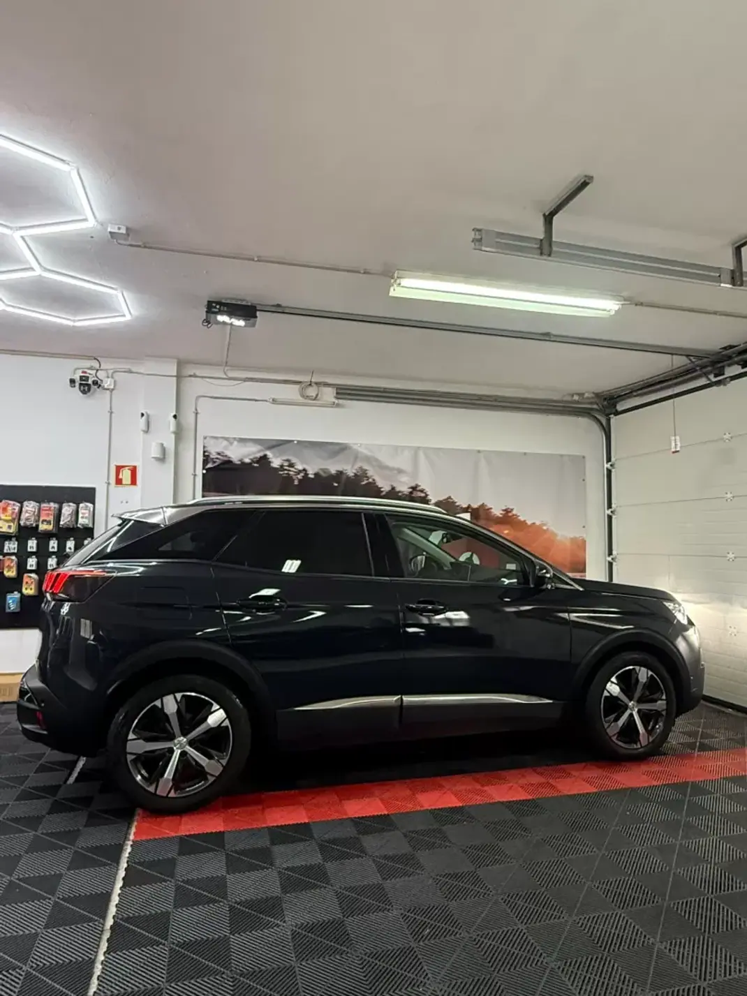 Peugeot 3008 2018 - 17900 EUR, 140000 km - AUTO.MOTO.pt - 140000km - foto 6 de 11
