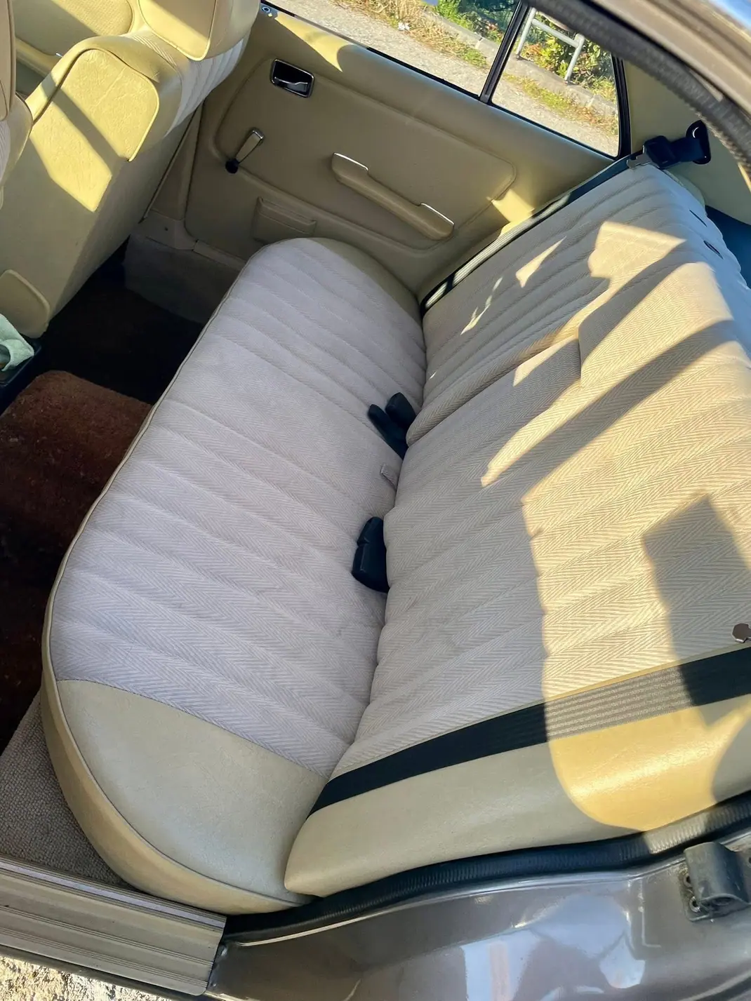Mercedes-Benz 200 1970 - 8000 EUR, 264000 km - AUTO.MOTO.pt - 264000km - foto 8 de 10