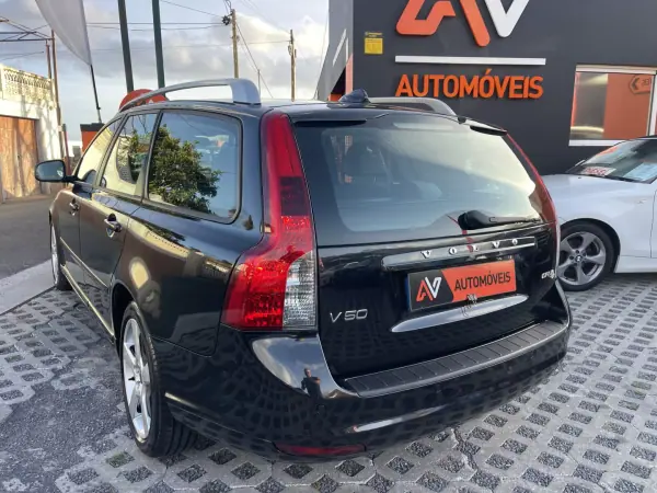 Volvo V50 2012 - 8950 EUR, 162462 km - AUTO.MOTO.pt - 162462km - foto 5 de 12