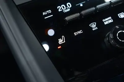 Porsche Macan 2025 - 89950 EUR, 8000 km - AUTO.MOTO.pt - 8000km - foto 55 de 57