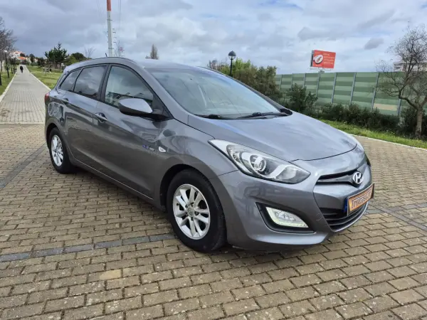 Hyundai i30 SW 2013 - 6890 EUR, 200850 km - AUTO.MOTO.pt - 200850km - foto 3 de 19