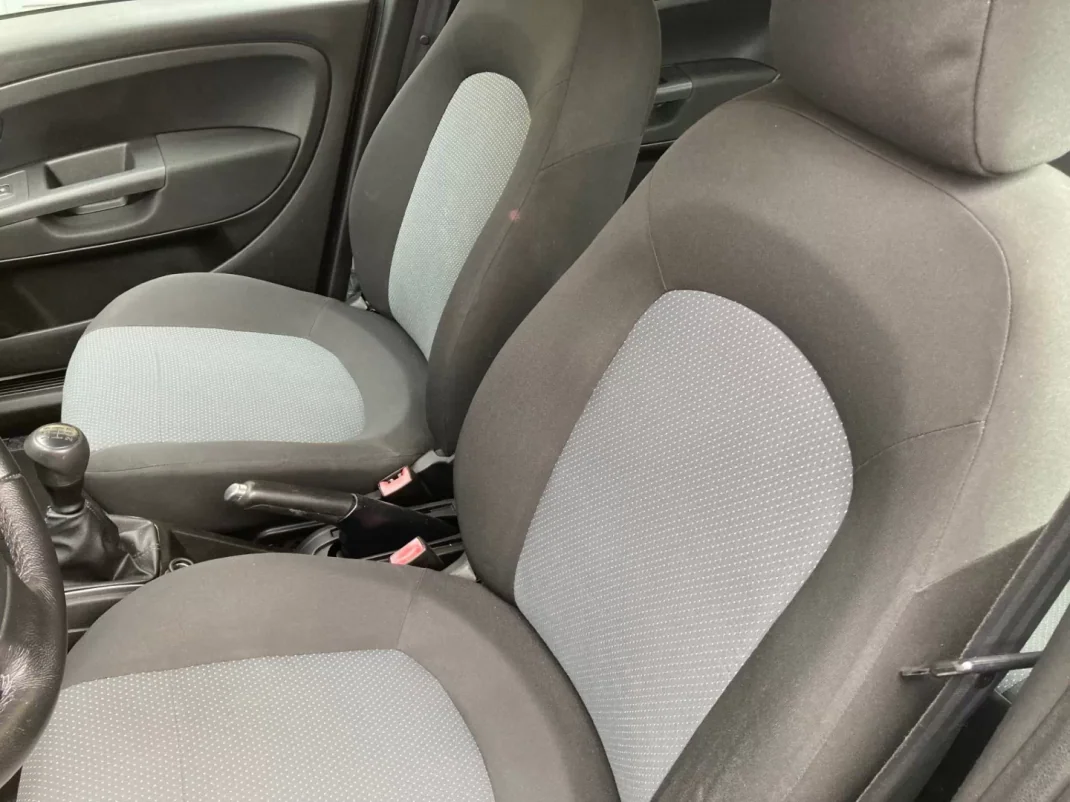 Fiat Punto 2010 - 6500 EUR, 174000 km - AUTO.MOTO.pt - 174000km - foto 10 de 15