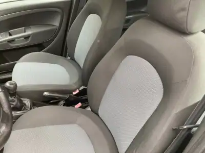 Fiat Punto 2010 - 6500 EUR, 174000 km - AUTO.MOTO.pt - 174000km - foto 10 de 15