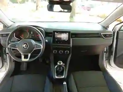 Renault Clio 2020 - 13300 EUR, 83700 km - AUTO.MOTO.pt - 83700km - foto 7 de 15