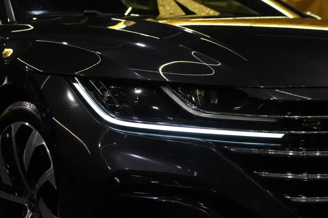 Volkswagen Arteon 2021 - 25400 EUR, 209040 km - AUTO.MOTO.pt - 209040km - foto 9 de 40