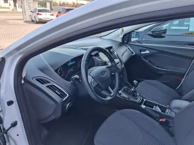 Ford Focus 2017 - 11500 EUR, 55000 km - AUTO.MOTO.pt - 55000km - foto 31 de 32