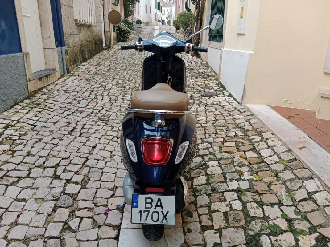 Vespa Primavera 150 ABS 2022 - 4200 EUR, 25067 km - AUTO.MOTO.pt - 25067km - foto 5 de 9