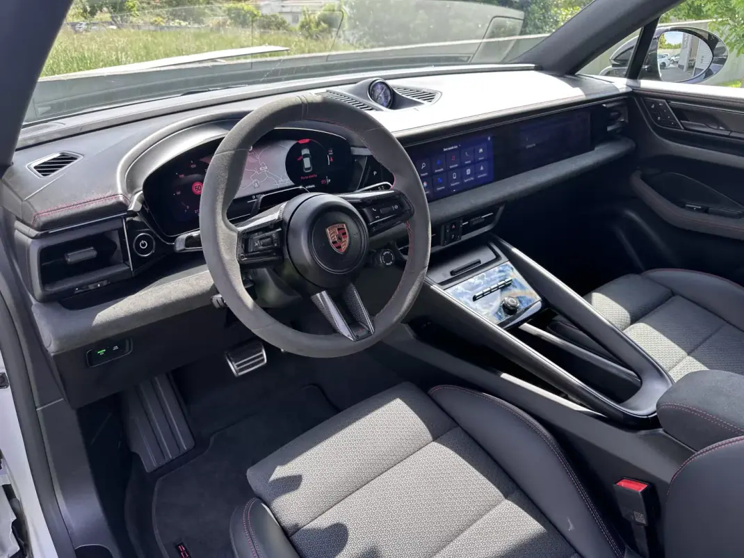 Porsche Macan 2026 - 129000 EUR, 2200 km - AUTO.MOTO.pt - 2200km - foto 31 de 85