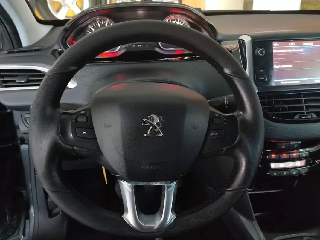 Peugeot 2008 2017 - 14950 EUR, 128000 km - AUTO.MOTO.pt - 128000km - foto 8 de 14