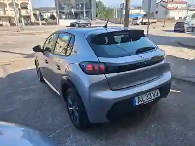 Peugeot e-208 2021 - 18850 EUR, 63051 km - 63051km - foto 6 de 13