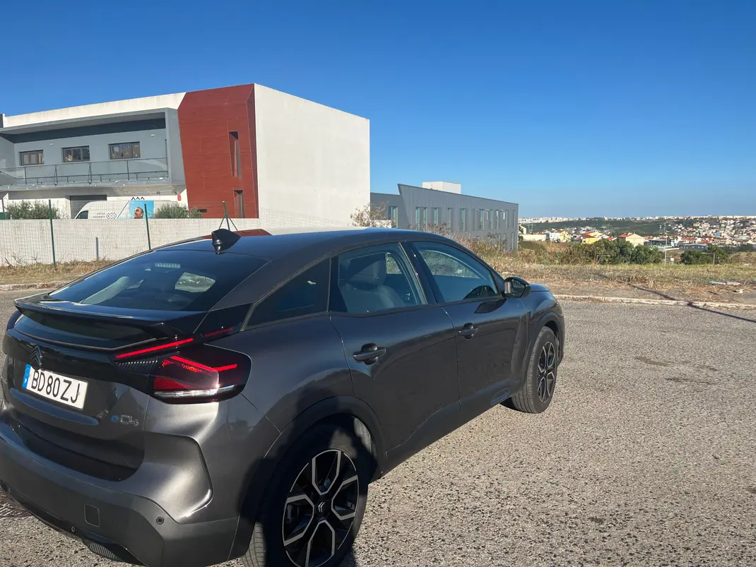 Citroën e-C4 2023 - 20990 EUR, 18450 km - 18450km - foto 2 de 13