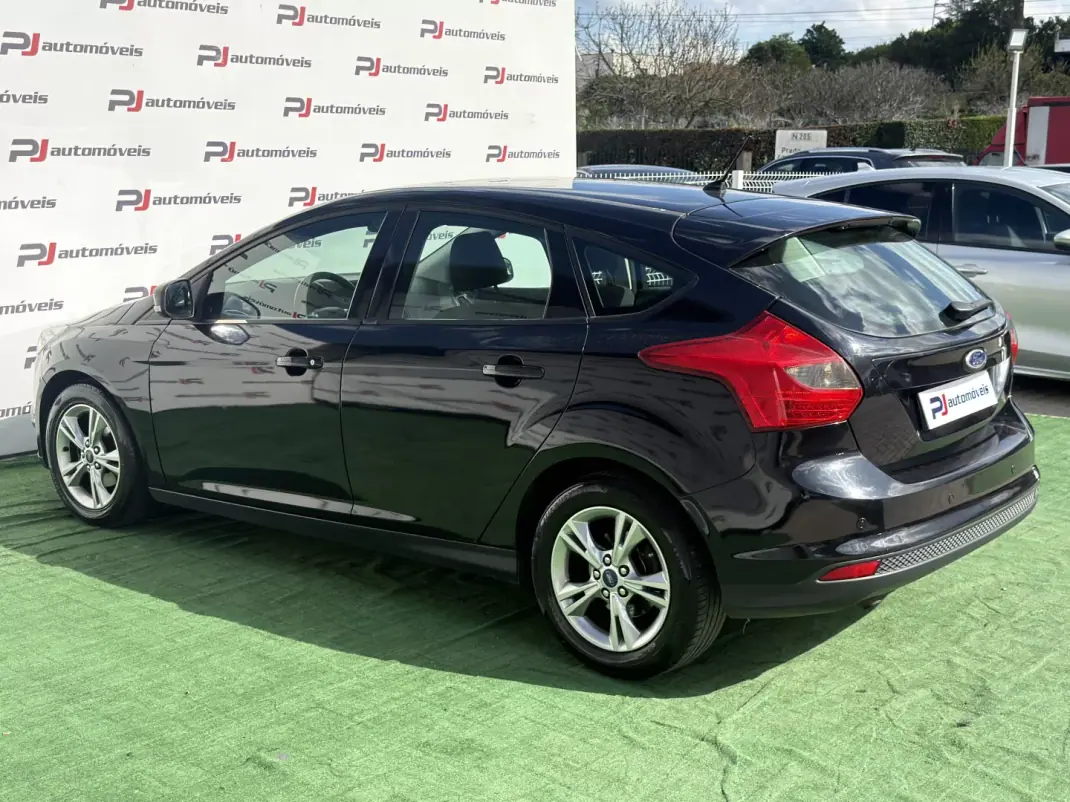 Ford Focus 2012 - 8500 EUR, 203000 km - AUTO.MOTO.pt - 203000km - foto 10 de 16