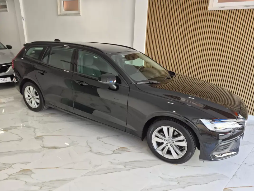 Volvo V60 2021 - 24990 EUR, 103413 km - AUTO.MOTO.pt - 103413km - foto 1 de 23