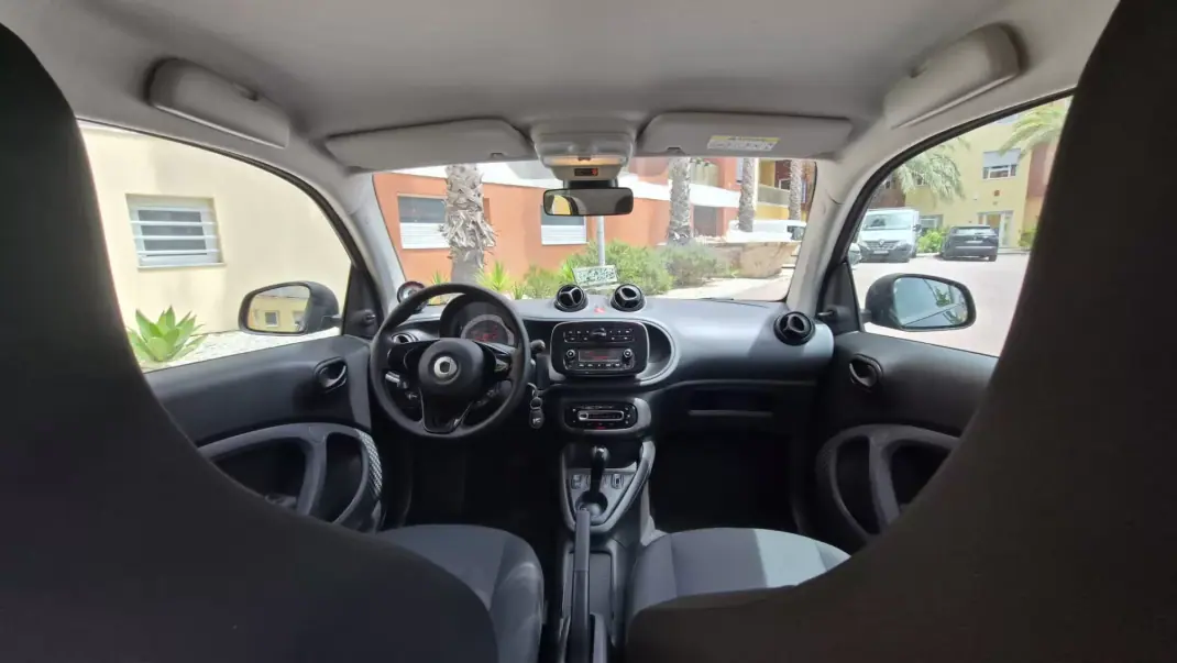 Smart ForTwo Coupé 2023 - 13280 EUR, 15000 km - AUTO.MOTO.pt - 15000km - foto 4 de 11