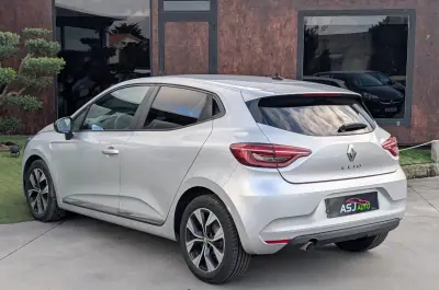 Renault Clio 2023 - 13500 EUR, 152386 km - AUTO.MOTO.pt - 152386km - foto 10 de 26