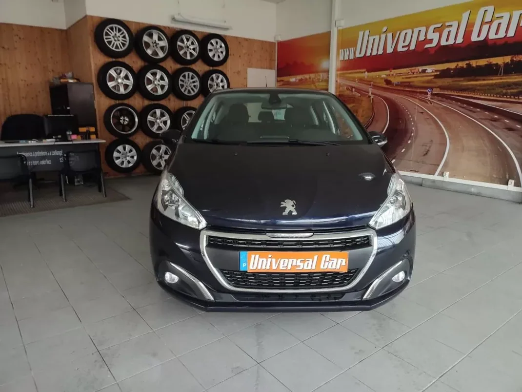 Peugeot 208 2018 - 14900 EUR, 144000 km - AUTO.MOTO.pt - 144000km - foto 2 de 13