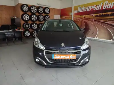 Peugeot 208 2018 - 14900 EUR, 144000 km - AUTO.MOTO.pt - 144000km - foto 2 de 13