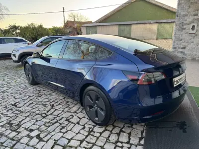 Tesla Model 3 2021 - 26500 EUR, 105000 km - AUTO.MOTO.pt - 105000km - foto 6 de 37