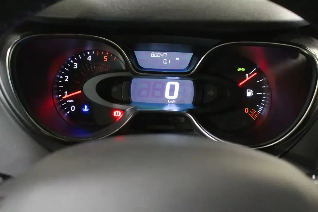 Renault Captur 2019 - 14900 EUR, 80047 km - AUTO.MOTO.pt - 80047km - foto 26 de 31
