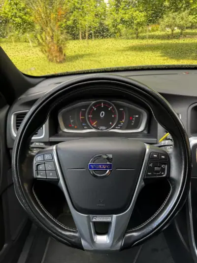 Volvo V60 2015 - 15965 EUR, 271000 km - AUTO.MOTO.pt - 271000km - foto 18 de 22
