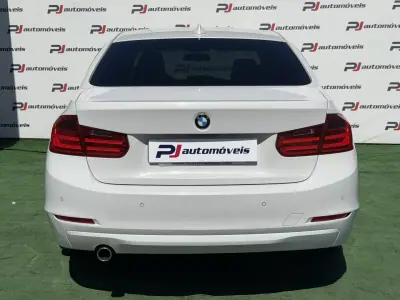 BMW 318 2013 - 13500 EUR, 239000 km - AUTO.MOTO.pt - 239000km - foto 8 de 22