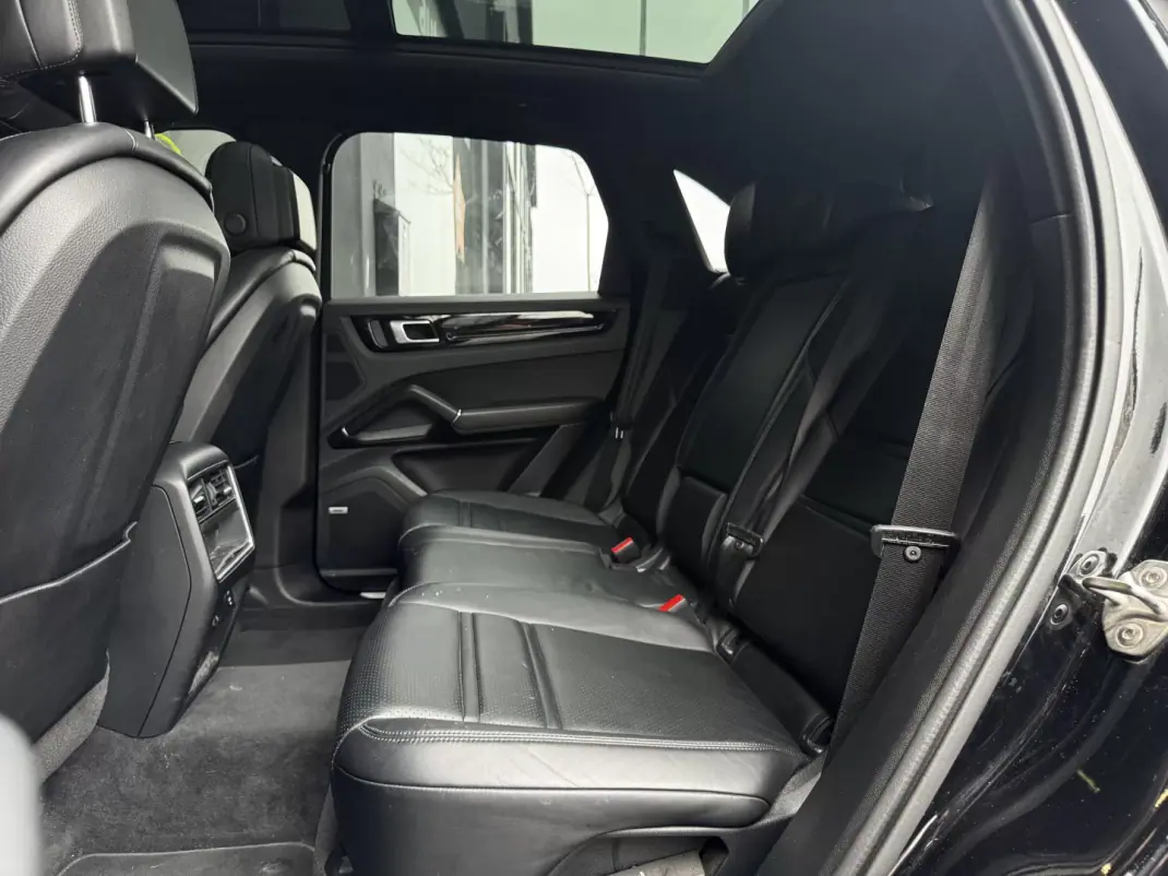 Porsche Cayenne 2021 - 74990 EUR, 85200 km - AUTO.MOTO.pt - 85200km - foto 33 de 37
