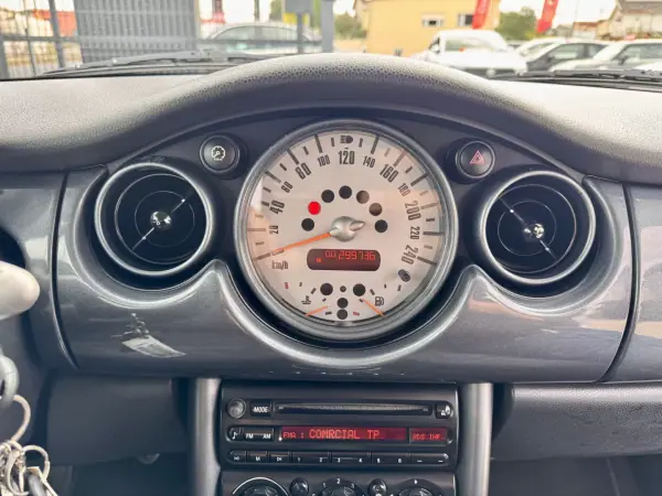 MINI 3 Portas 2003 - 5500 EUR, 299000 km - AUTO.MOTO.pt - 299000km - foto 12 de 19