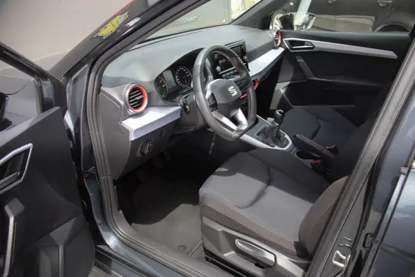 SEAT Arona 2023 - 18390 EUR, 14160 km - AUTO.MOTO.pt - 14160km - foto 11 de 34