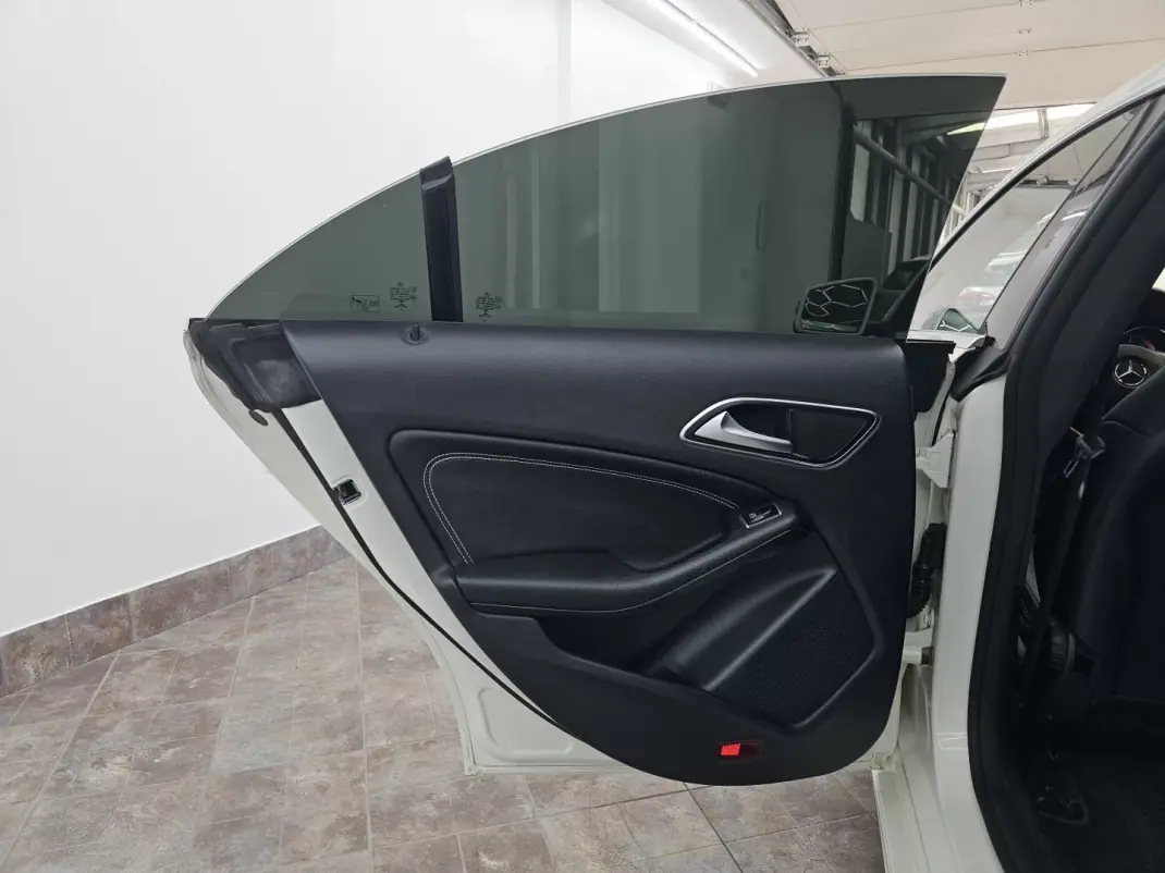 Mercedes-Benz CLA 180 2015 - 14000 EUR, 205367 km - 205367km - foto 23 de 51