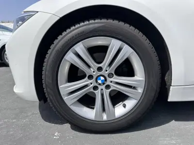 BMW 318 2014 - 12900 EUR, 200000 km - AUTO.MOTO.pt - 200000km - foto 14 de 52
