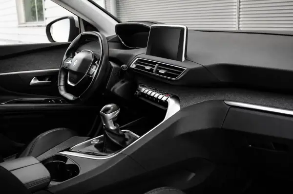 Peugeot 3008 2016 - 16250 EUR, 118234 km - AUTO.MOTO.pt - 118234km - foto 27 de 30