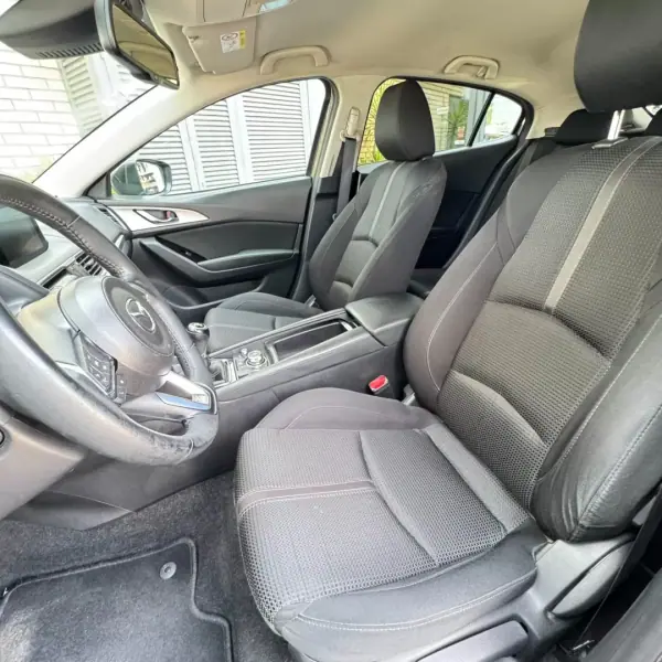 Mazda 3 2017 - 9750 EUR, 193000 km - AUTO.MOTO.pt - 193000km - foto 9 de 12